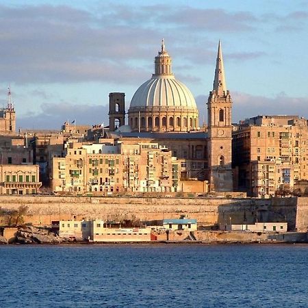Prime Location Apartment With Side Seaviews Sliema Esterno foto