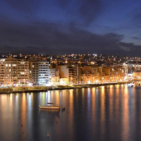 Prime Location Apartment With Side Seaviews Sliema Esterno foto