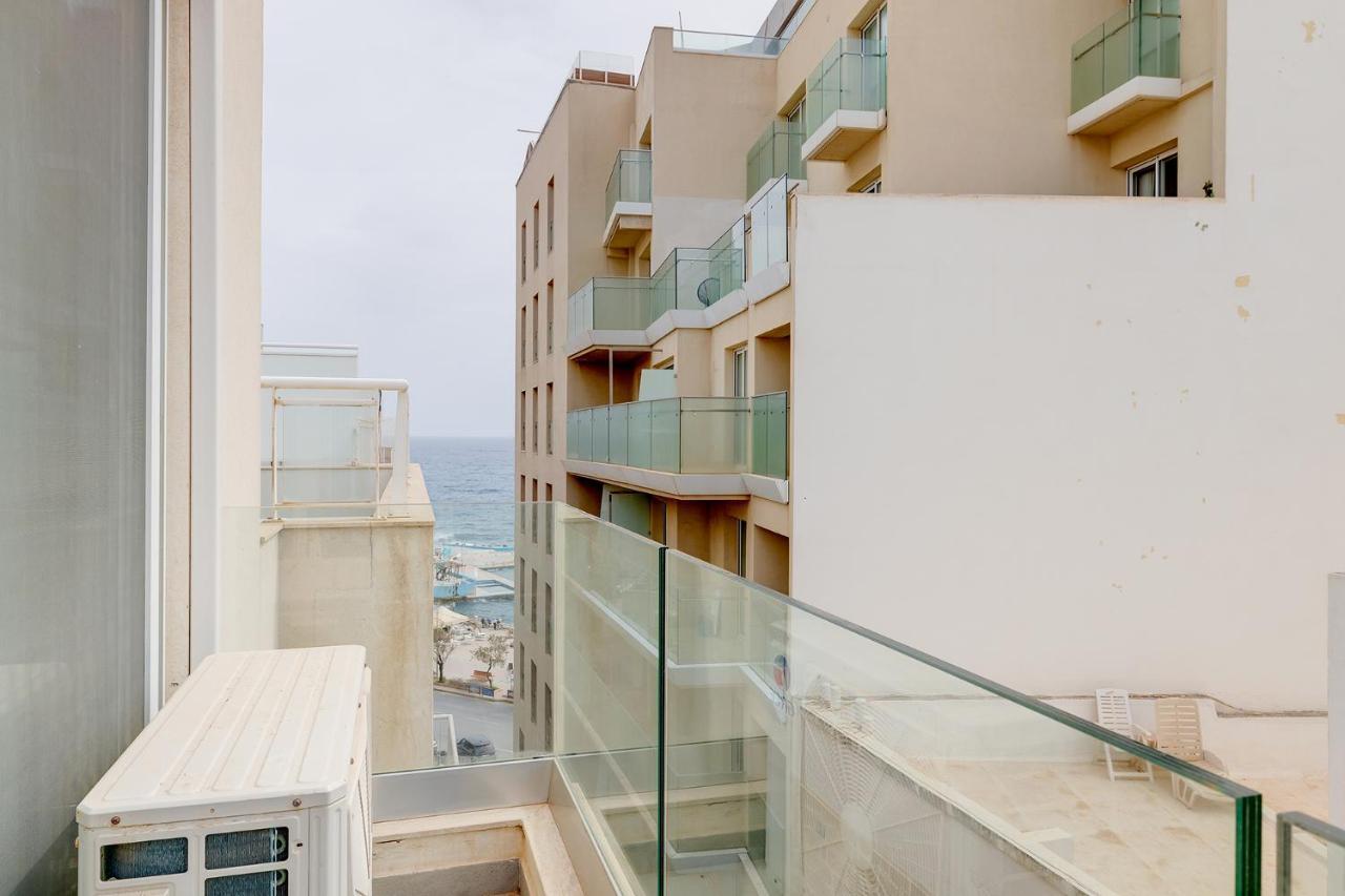 Prime Location Apartment With Side Seaviews Sliema Esterno foto
