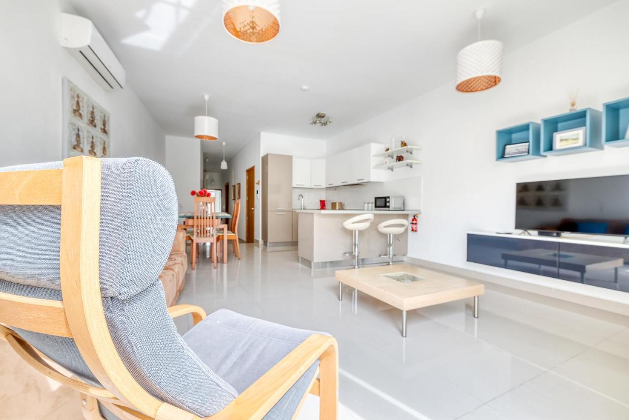 Prime Location Apartment With Side Seaviews Sliema Esterno foto