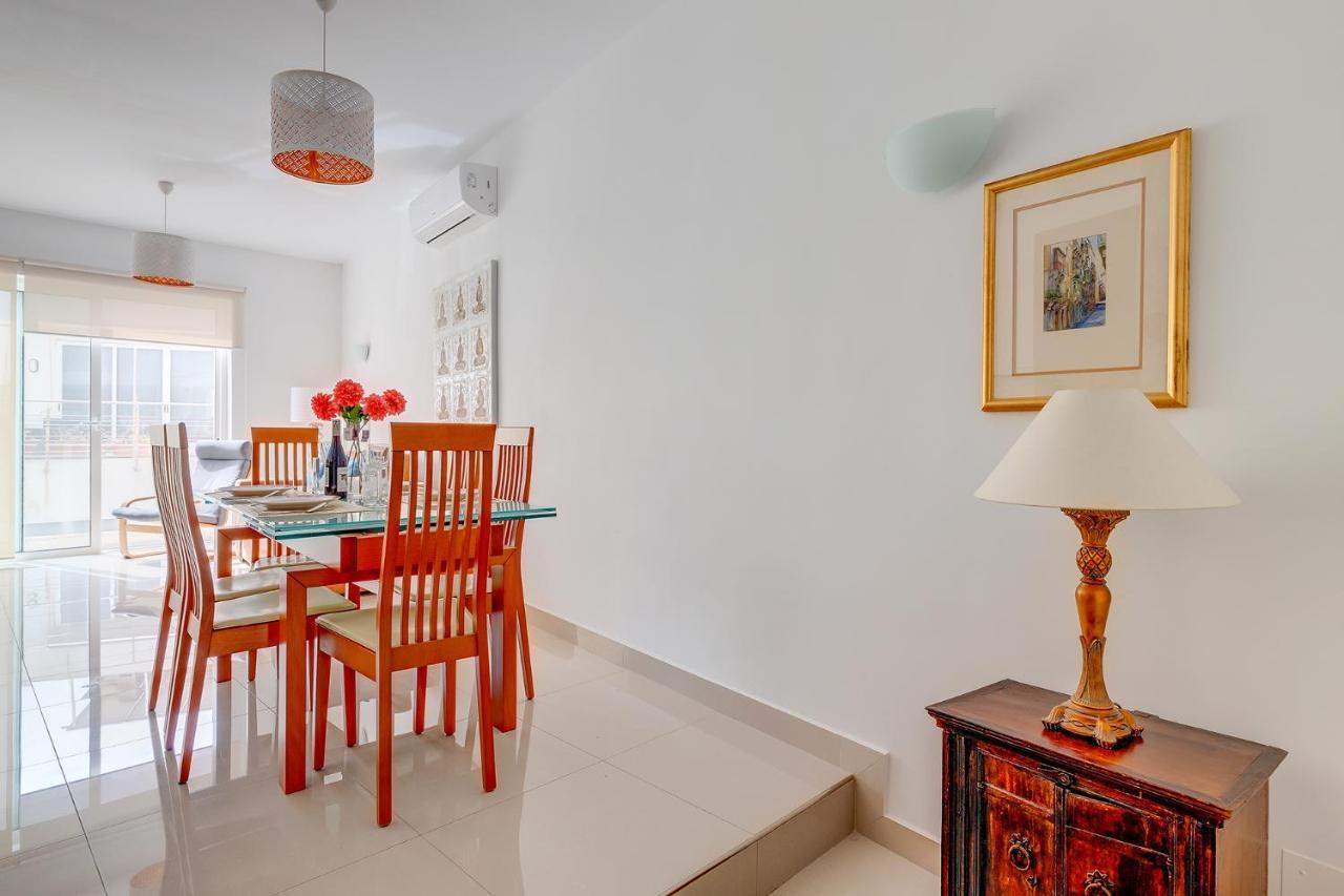 Prime Location Apartment With Side Seaviews Sliema Esterno foto