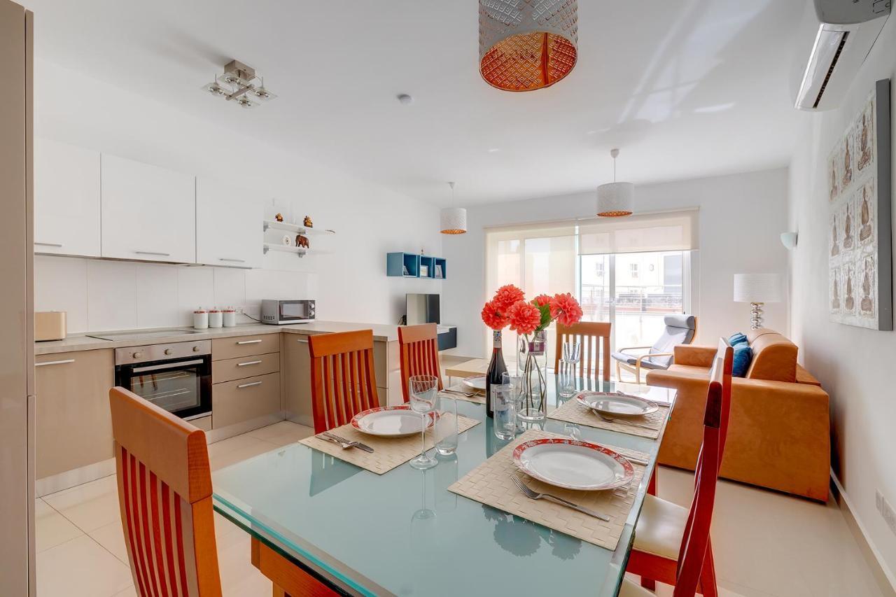 Prime Location Apartment With Side Seaviews Sliema Esterno foto