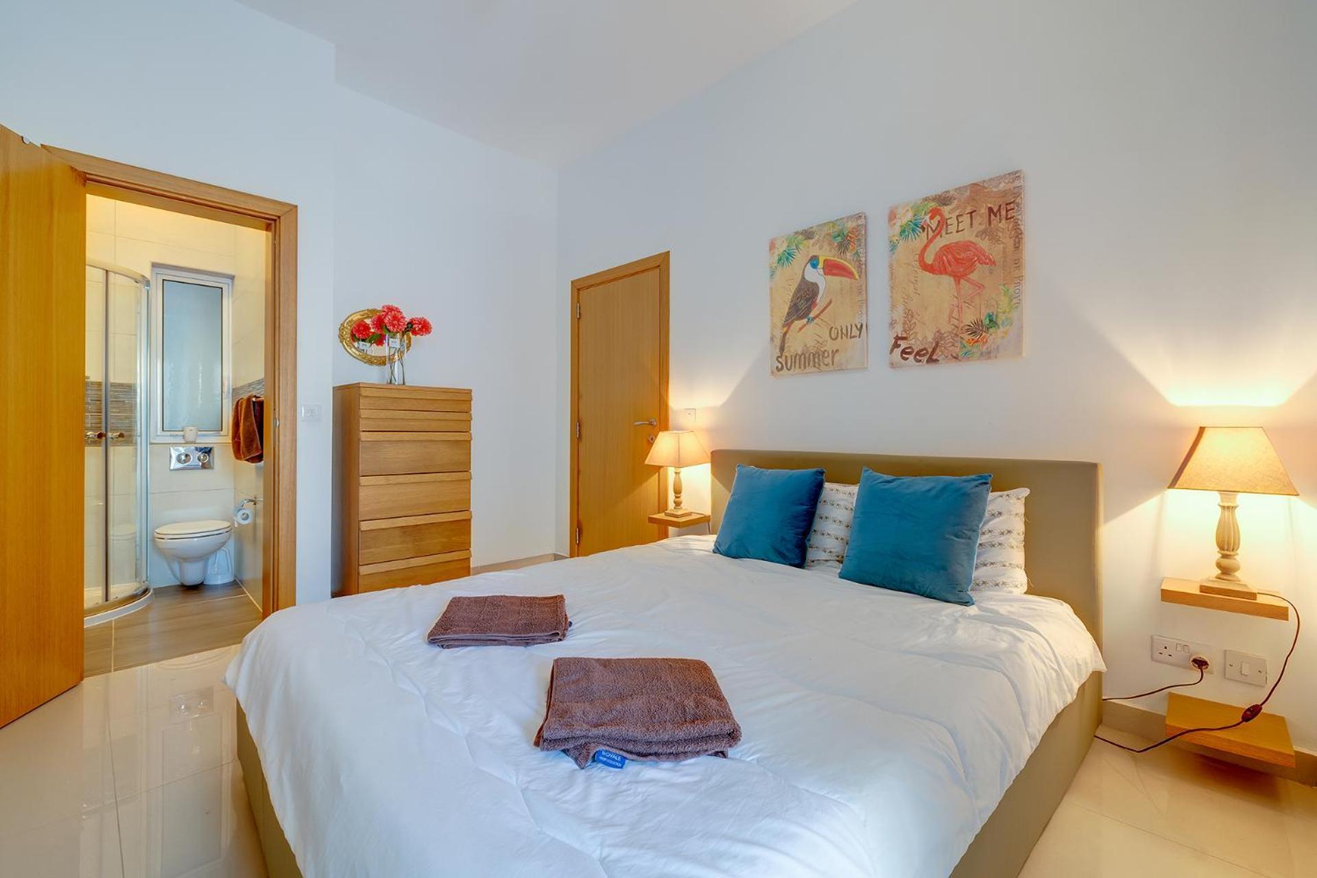Prime Location Apartment With Side Seaviews Sliema Esterno foto