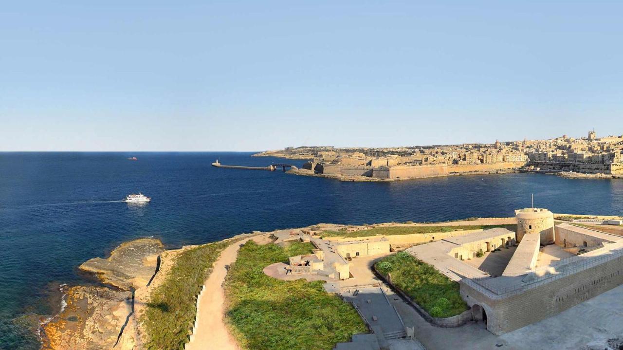 Prime Location Apartment With Side Seaviews Sliema Esterno foto
