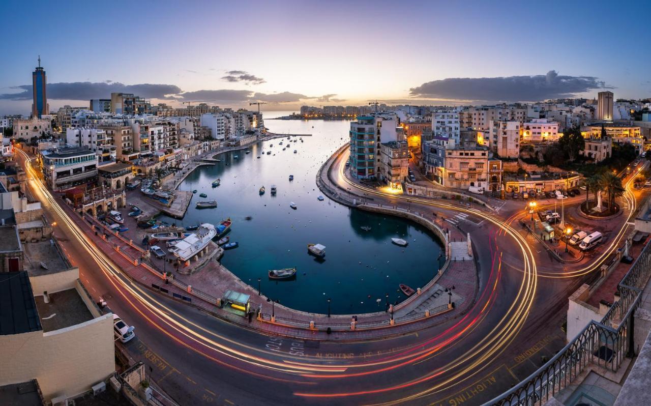 Prime Location Apartment With Side Seaviews Sliema Esterno foto