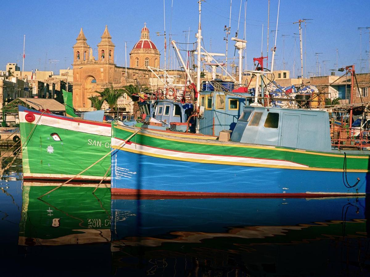 Prime Location Apartment With Side Seaviews Sliema Esterno foto