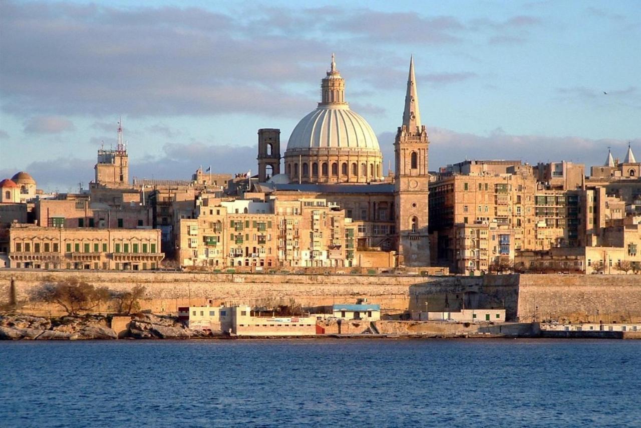 Prime Location Apartment With Side Seaviews Sliema Esterno foto