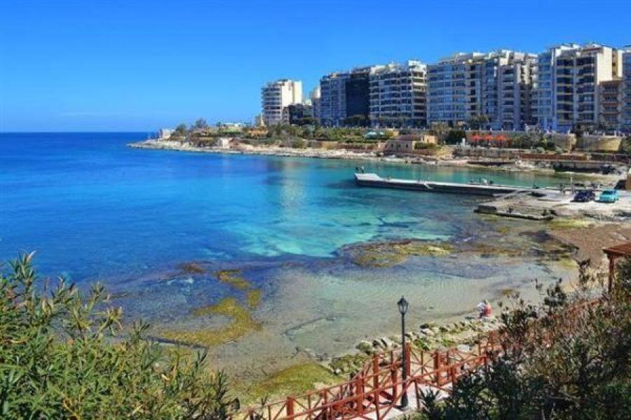 Prime Location Apartment With Side Seaviews Sliema Esterno foto