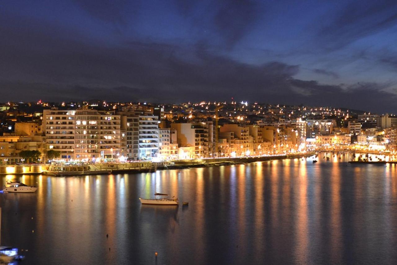 Prime Location Apartment With Side Seaviews Sliema Esterno foto