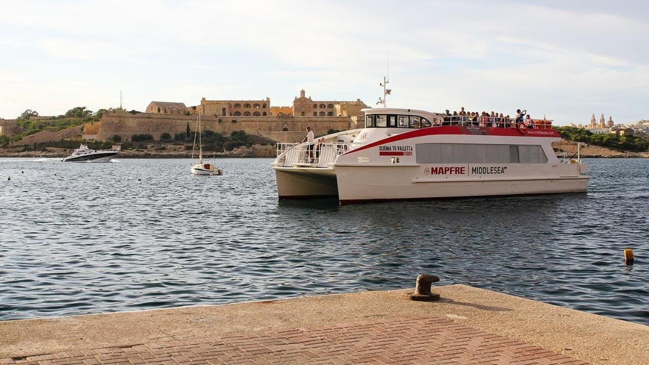Prime Location Apartment With Side Seaviews Sliema Esterno foto