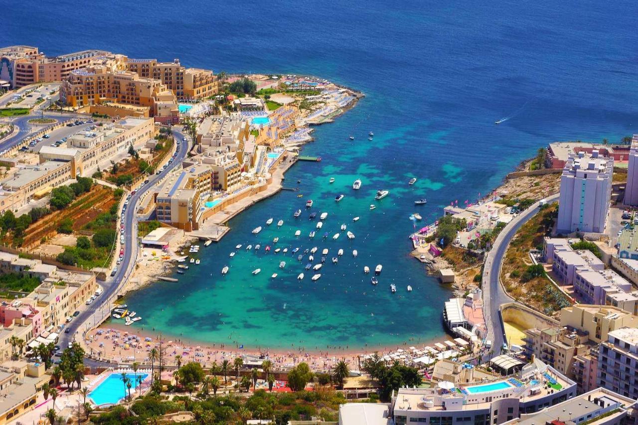 Prime Location Apartment With Side Seaviews Sliema Esterno foto