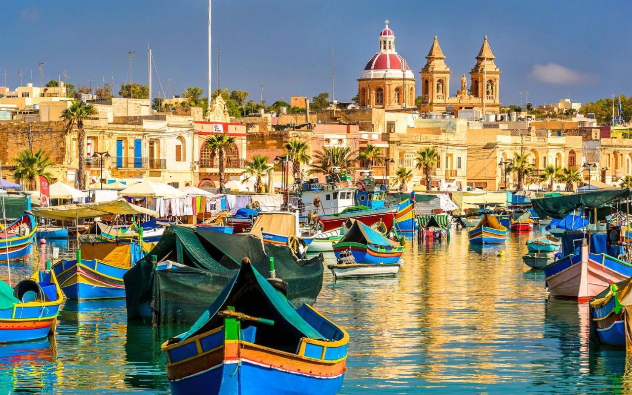 Prime Location Apartment With Side Seaviews Sliema Esterno foto