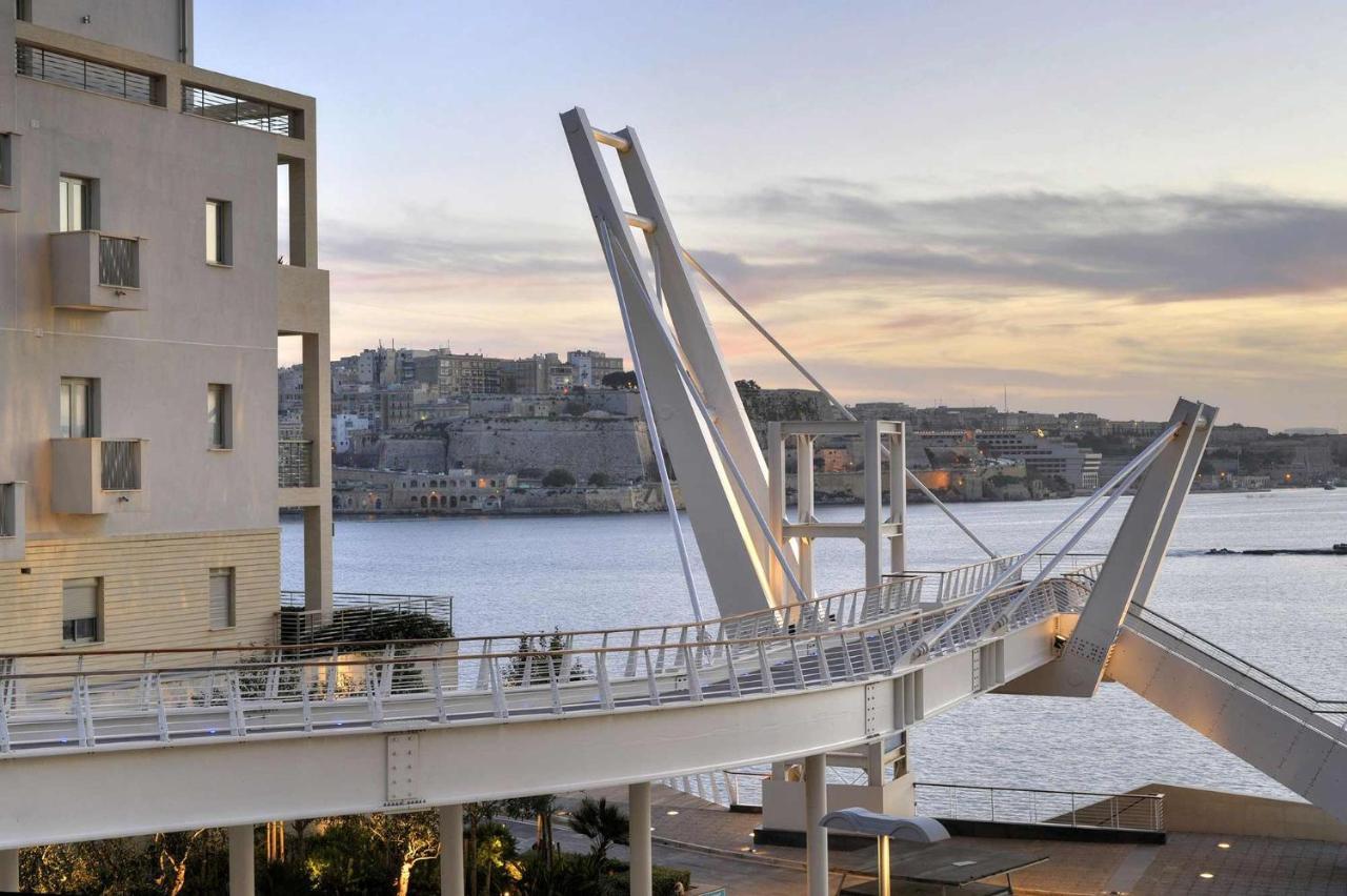 Prime Location Apartment With Side Seaviews Sliema Esterno foto