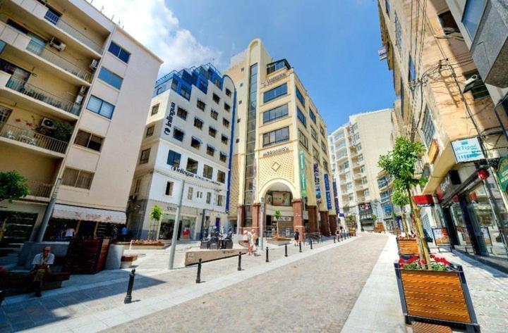 Prime Location Apartment With Side Seaviews Sliema Esterno foto