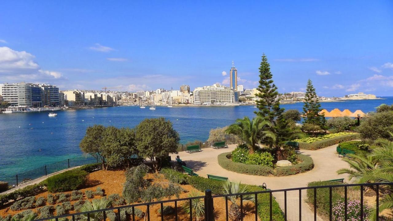 Prime Location Apartment With Side Seaviews Sliema Esterno foto
