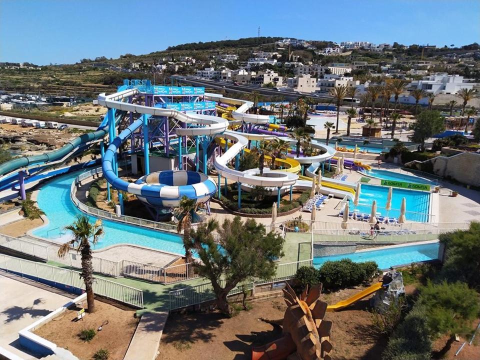 Prime Location Apartment With Side Seaviews Sliema Esterno foto